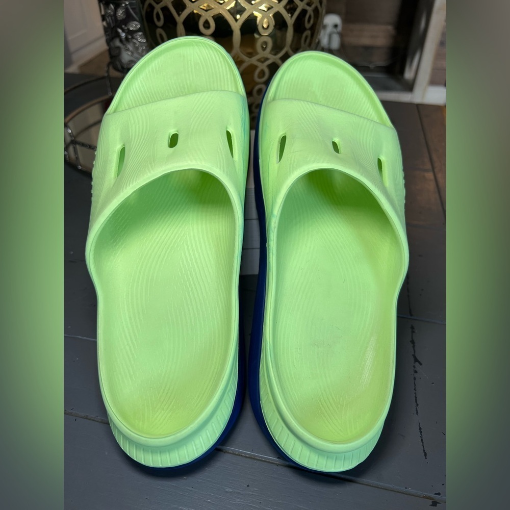 HOKA Sandals‎  Lime Green Size Y6/8 - Picture 2 of 6